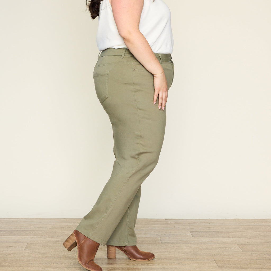 Shaped Fit Straight Leg Colored Denim Pant
