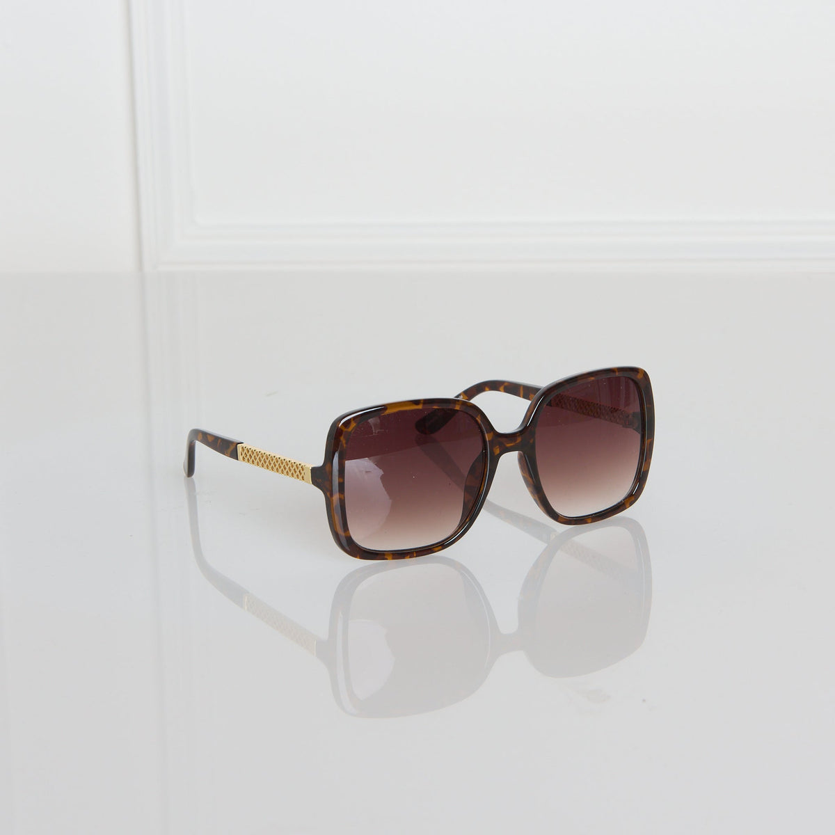 Tortoise Square Frame Sunglasses