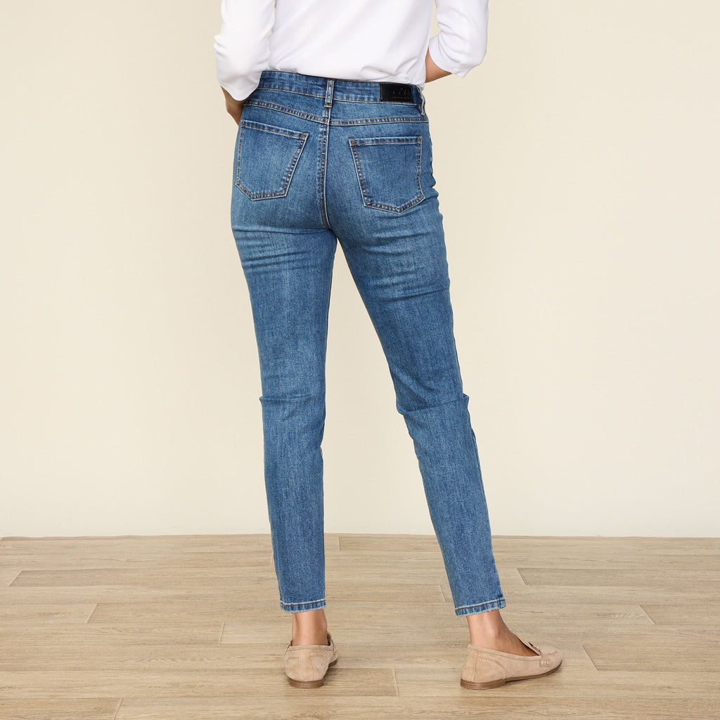 Studio Essentials Refined Fit Tapered Leg Jean - Vintage Wash