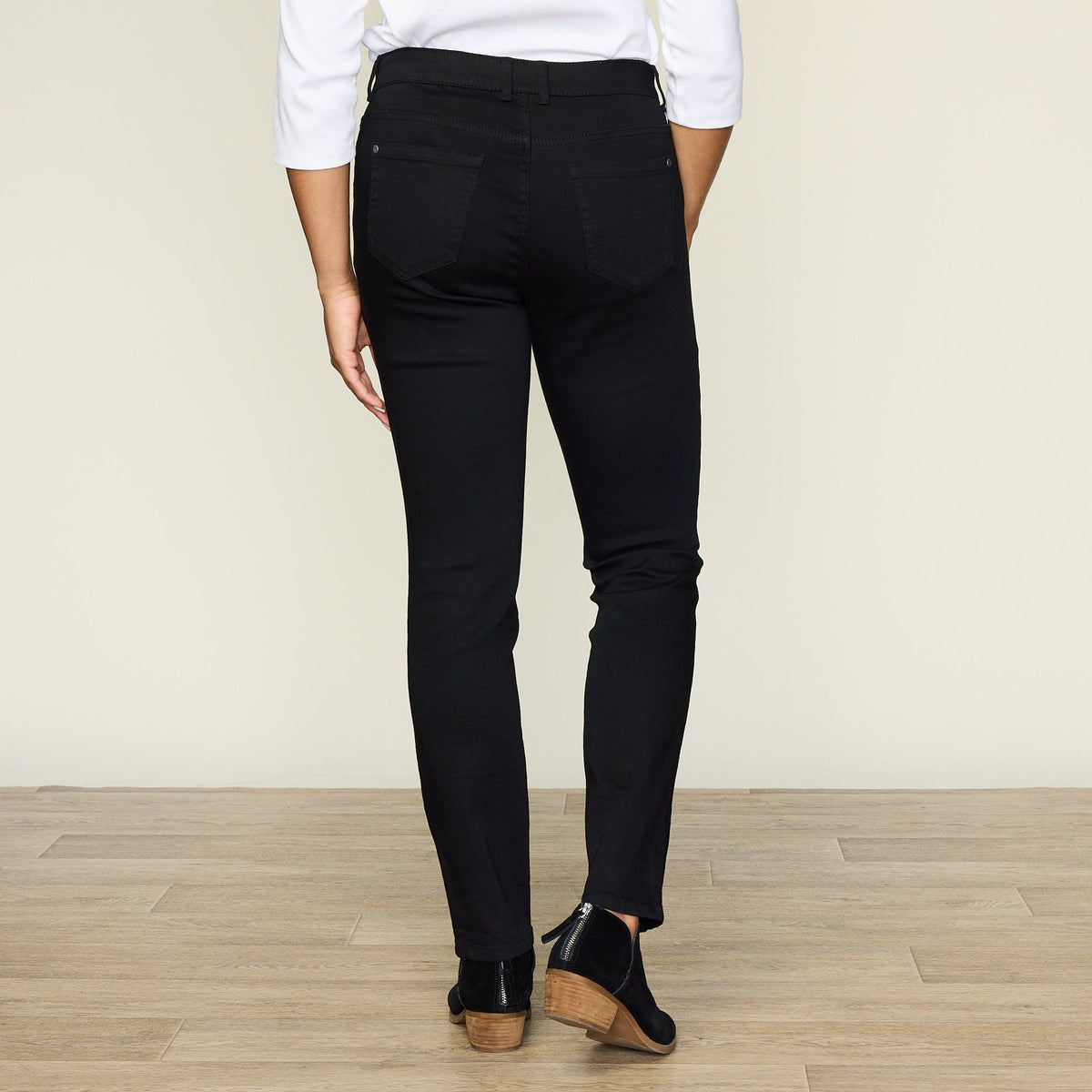 Signature Slimming Shaped Fit Tapered Leg Jean - Black